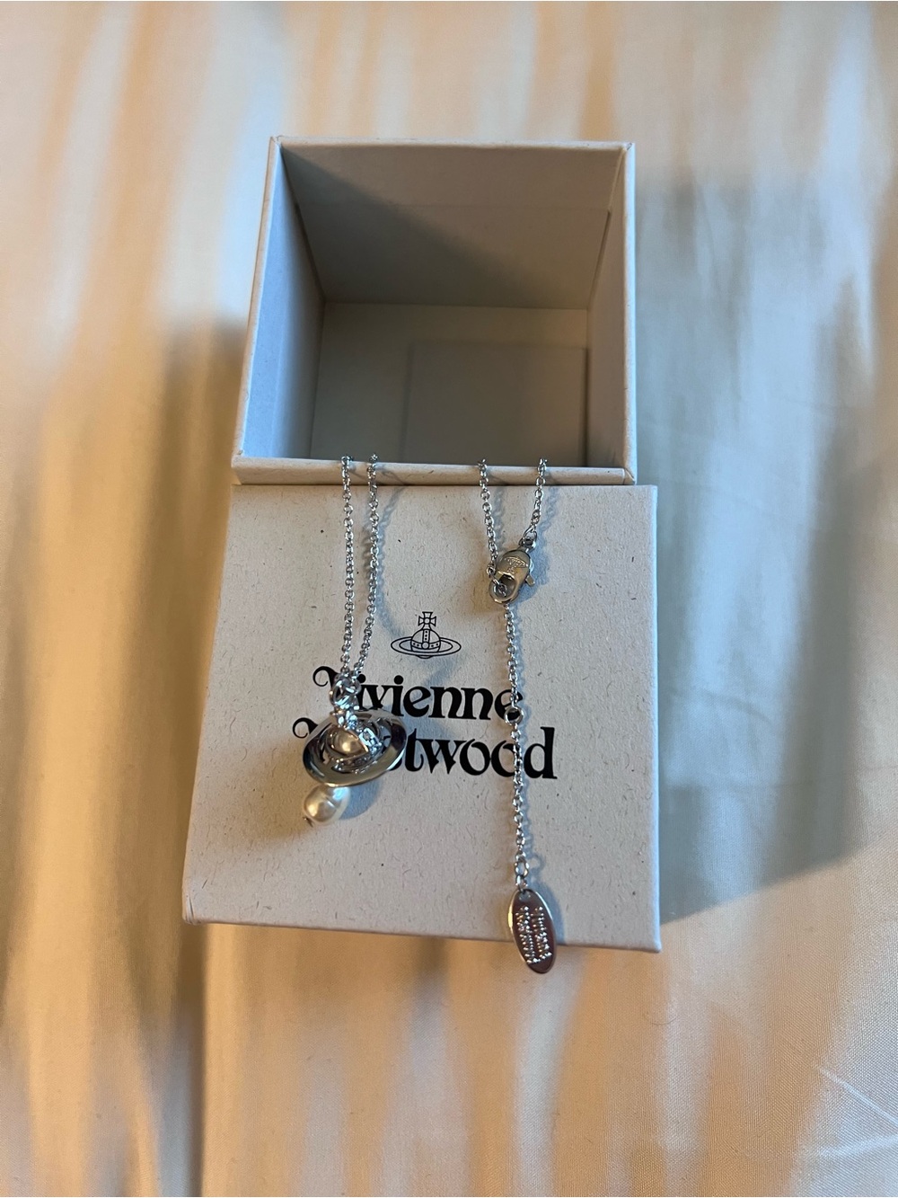 Vivienne Westwood Claude Emiliana Silver and White Pearl Charm Necklace - Picture 4 of 9